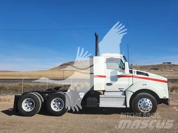 Kenworth T880 Conventional Trucks / Tractor Trucks