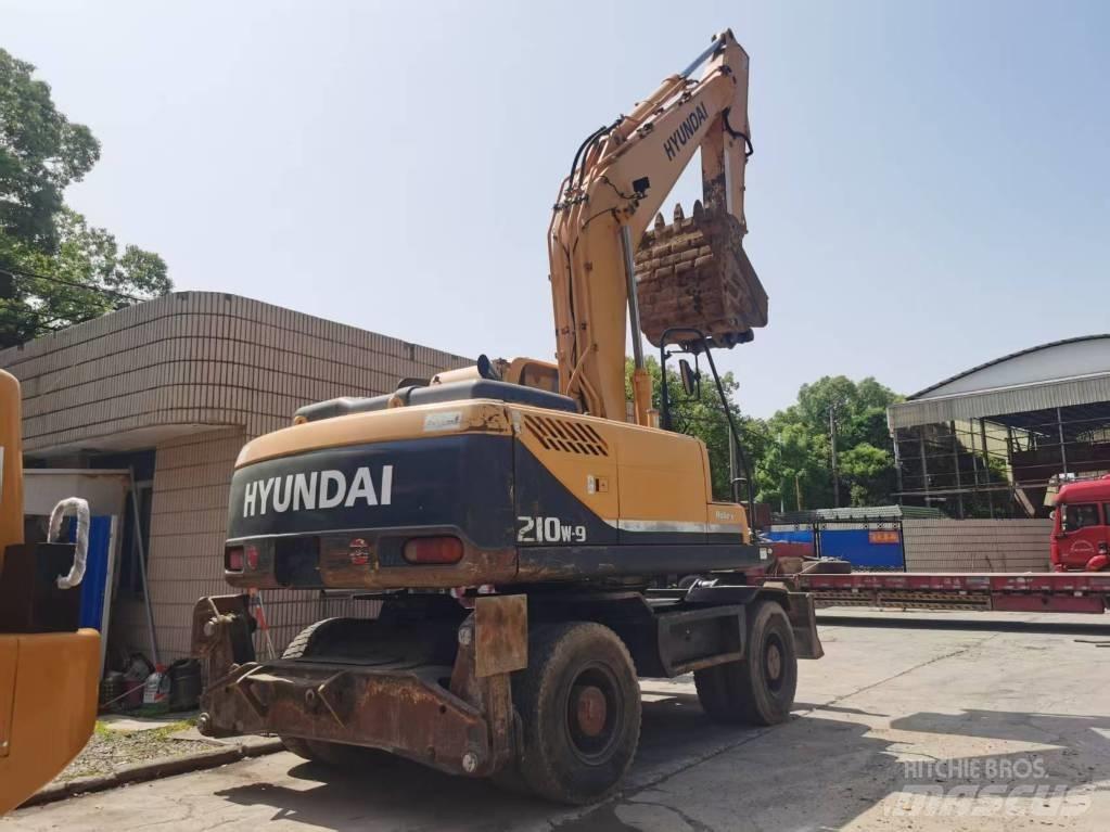 Hyundai R210W-9 Wheeled Excavators