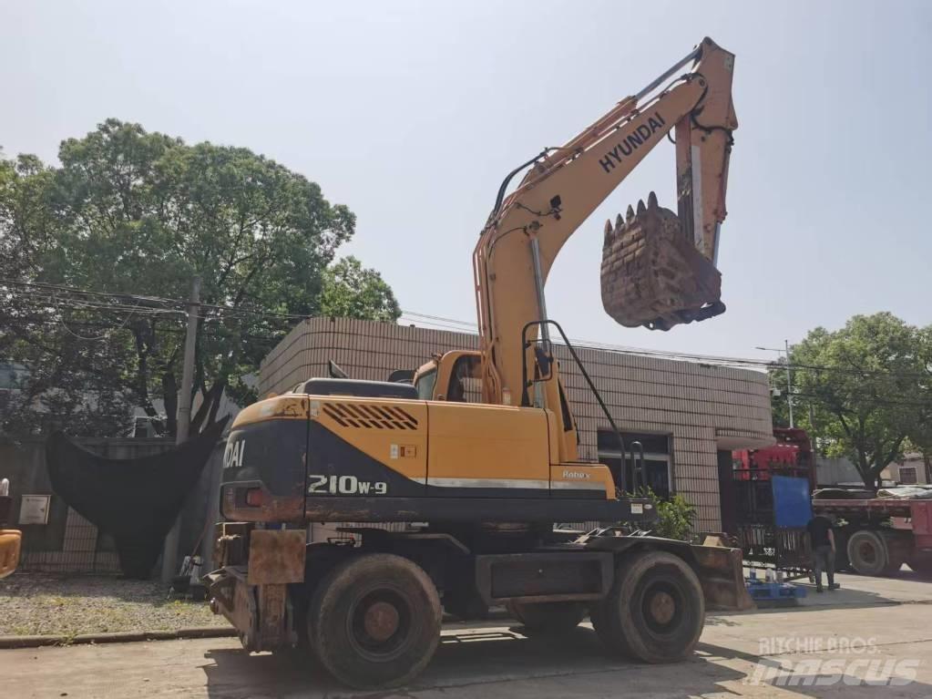 Hyundai R210W-9 Wheeled Excavators