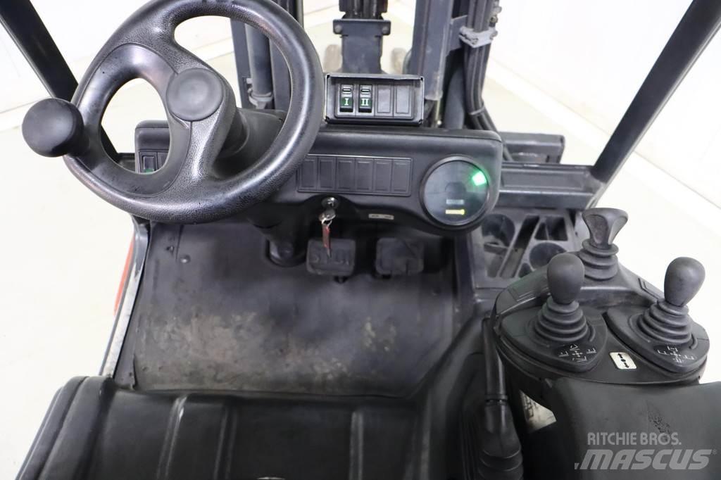 Linde E30-02 Electric Forklifts