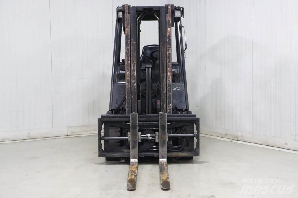 Linde E30-02 Electric Forklifts