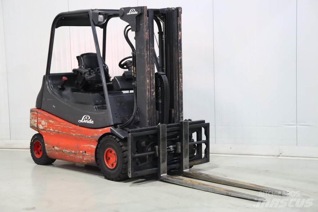 Linde E30-02 Electric Forklifts