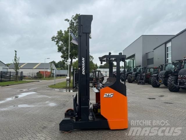 Doosan BR 25 JW-9 Reach trucks