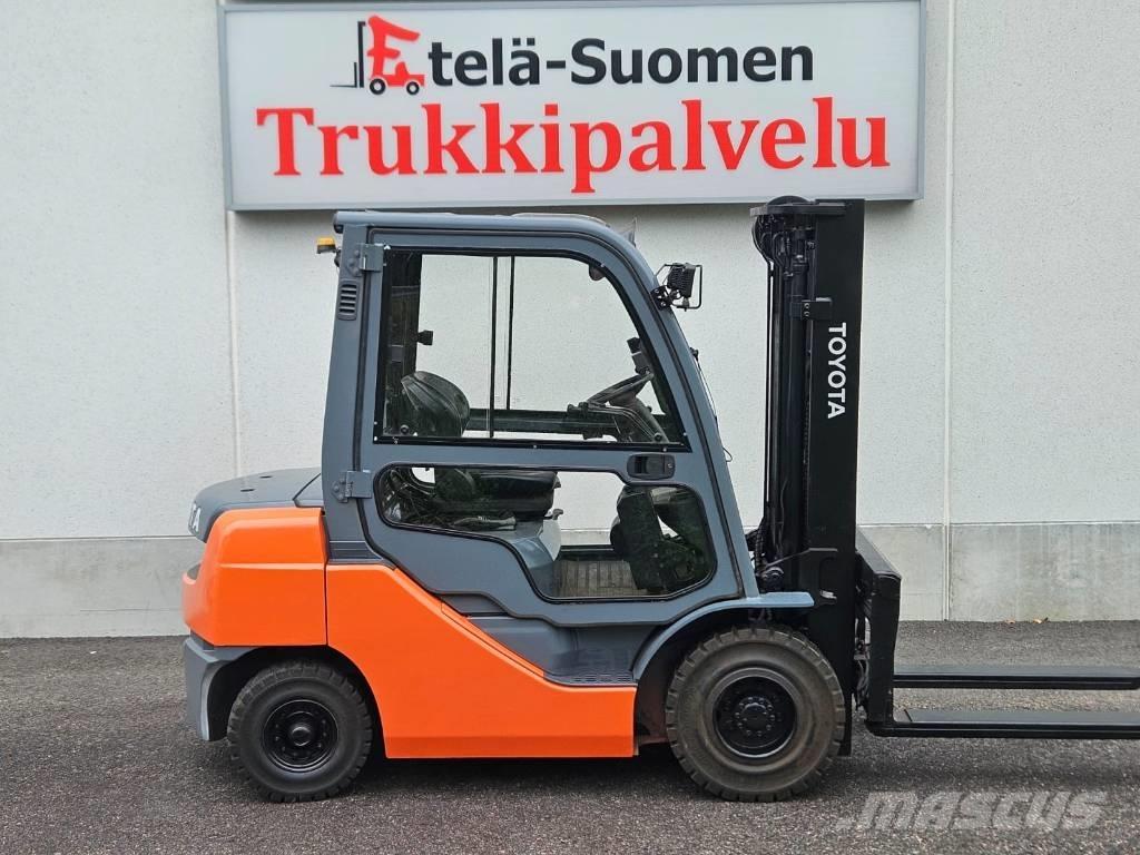 Toyota 02-8 FDF 25 Diesel Forklifts