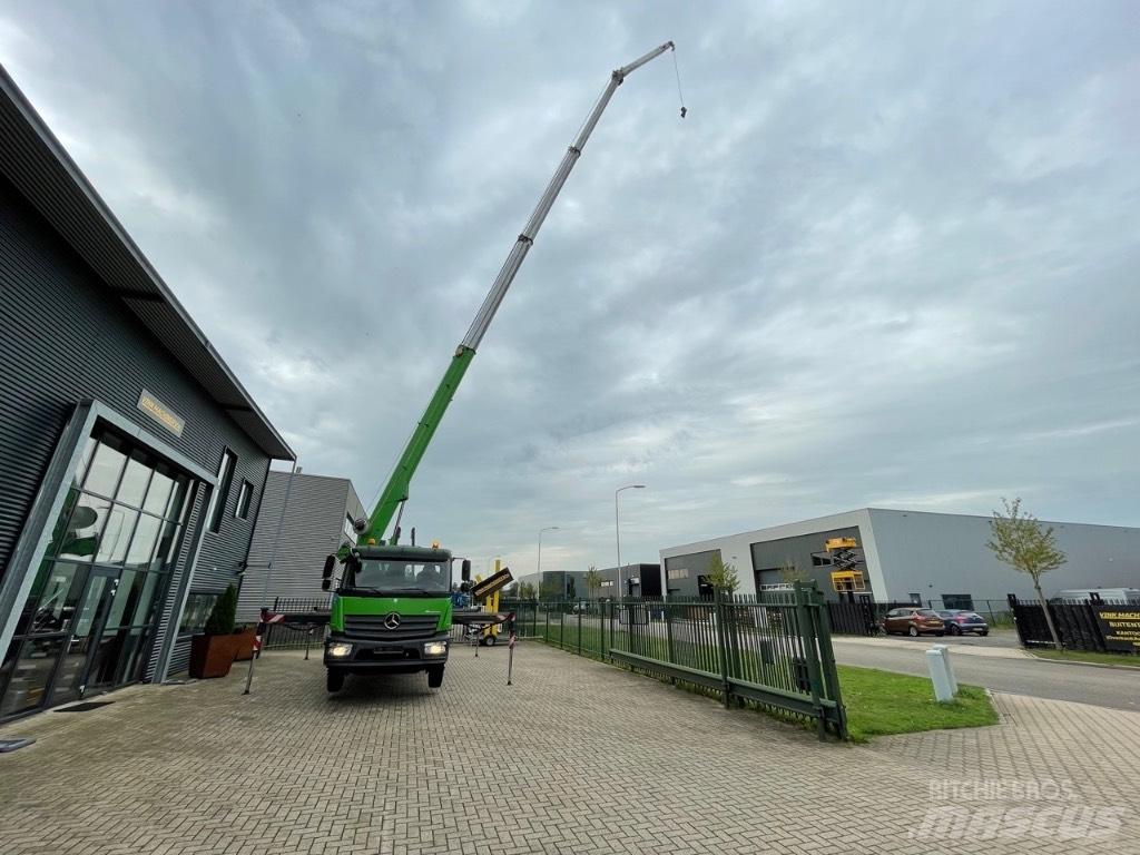 Böcker AK 44/4000 Mobile and all terrain cranes