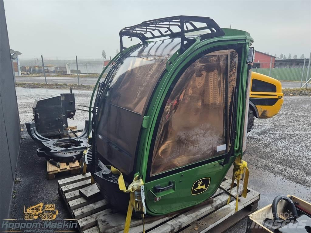 John Deere 1270G Cabins and interior