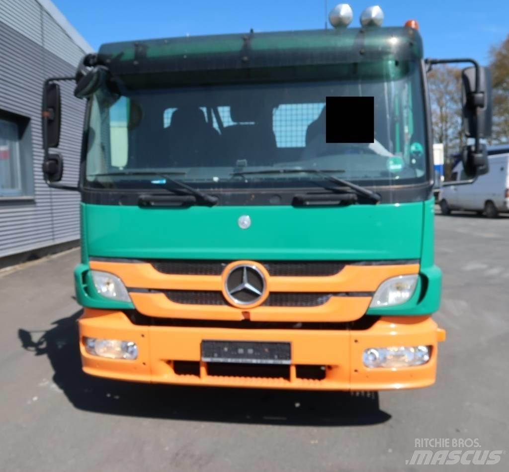 Mercedes-Benz 822 L Pickup Trucks