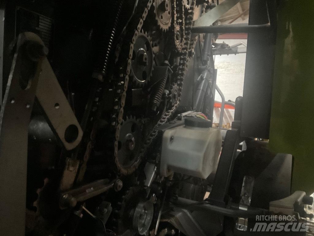 CLAAS Uniwrap 455 Round Balers