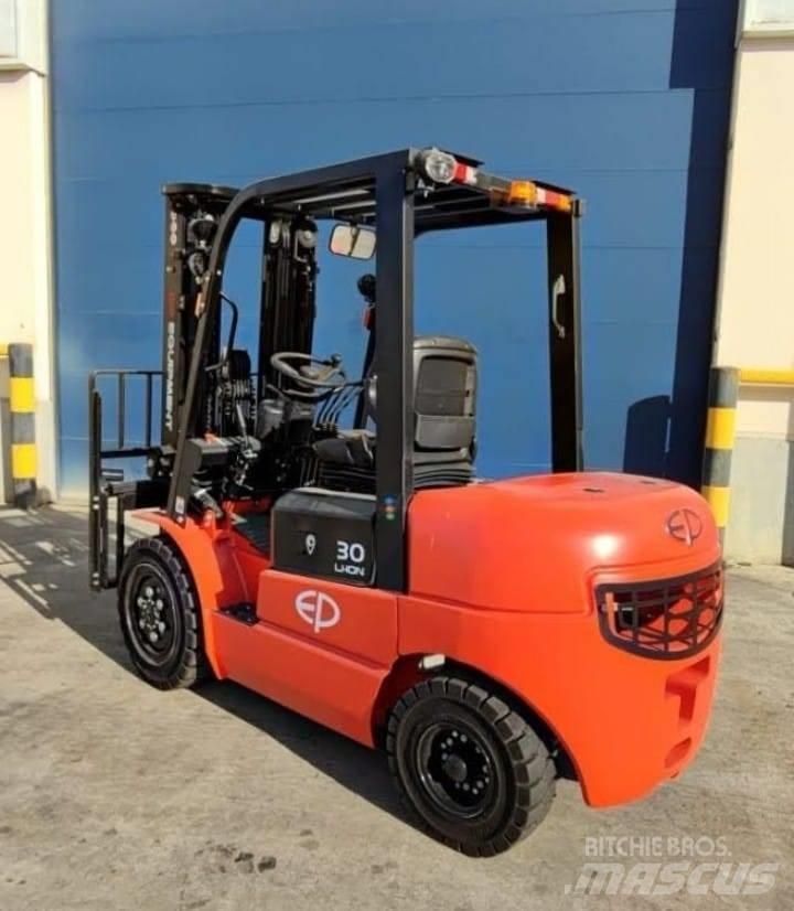 EP EQUIPMENT EFL302 Electric Forklifts