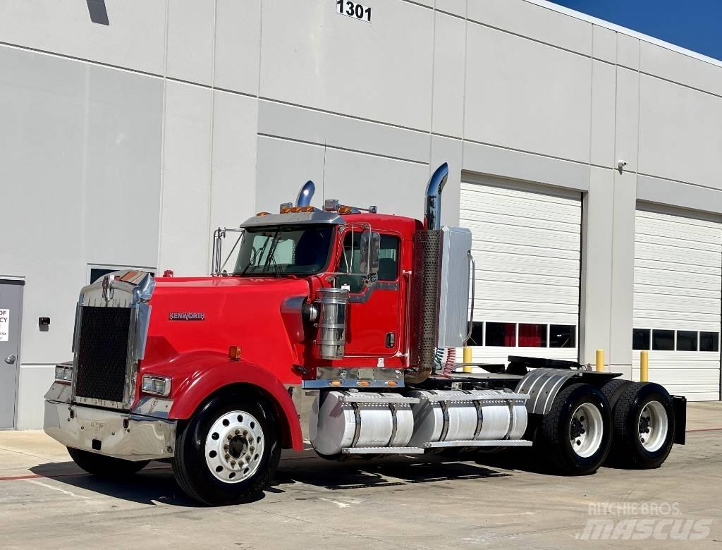 Kenworth W 900 Conventional Trucks / Tractor Trucks