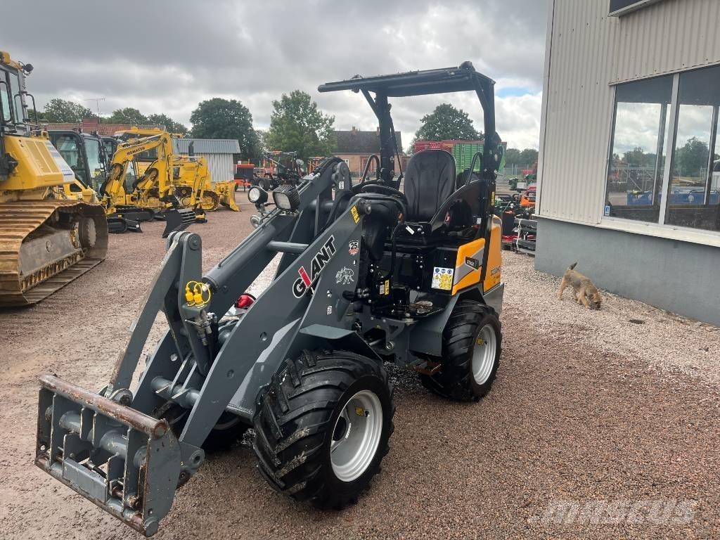 GiANT G 2300 HD Multi purpose loaders