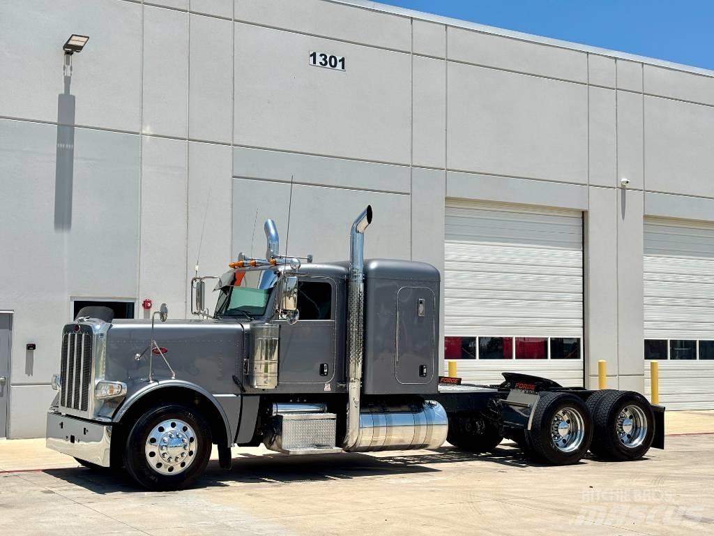 Peterbilt 389 Conventional Trucks / Tractor Trucks