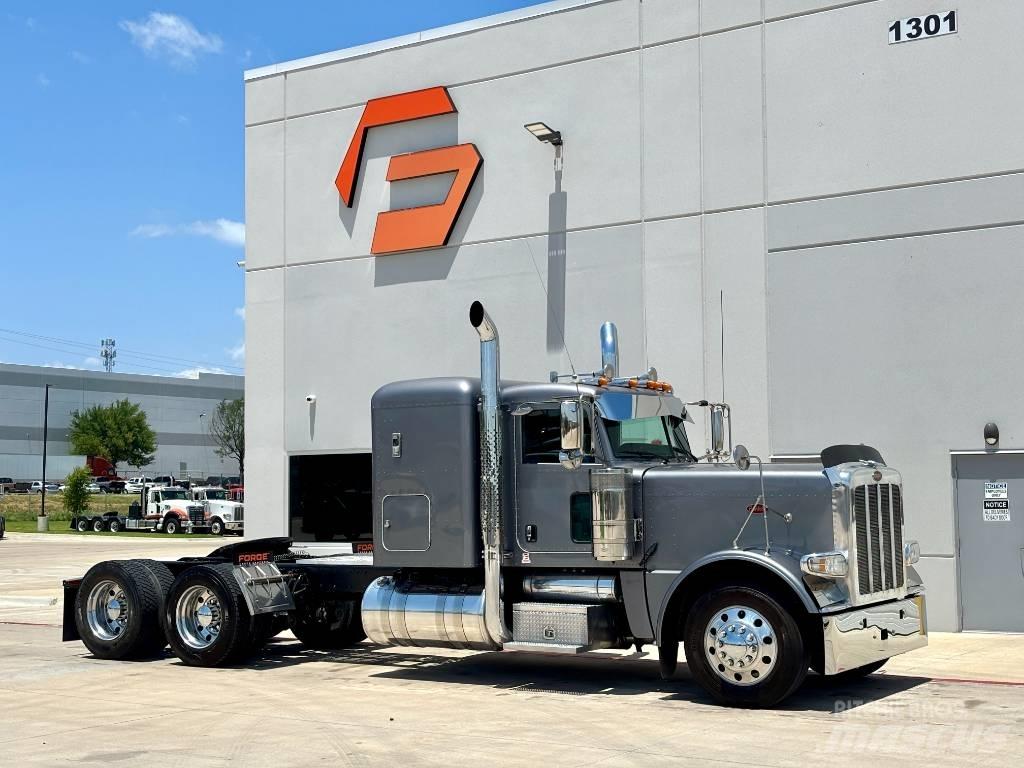Peterbilt 389 Conventional Trucks / Tractor Trucks