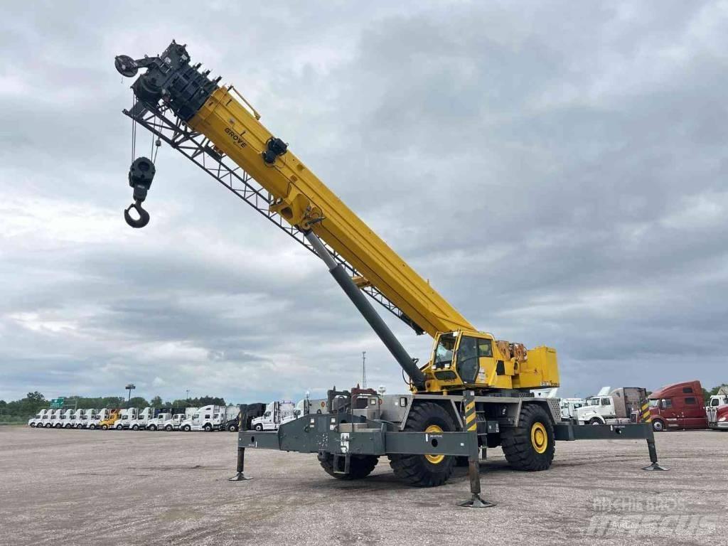 Grove RT 9130 E-2 Rough Terrain Cranes