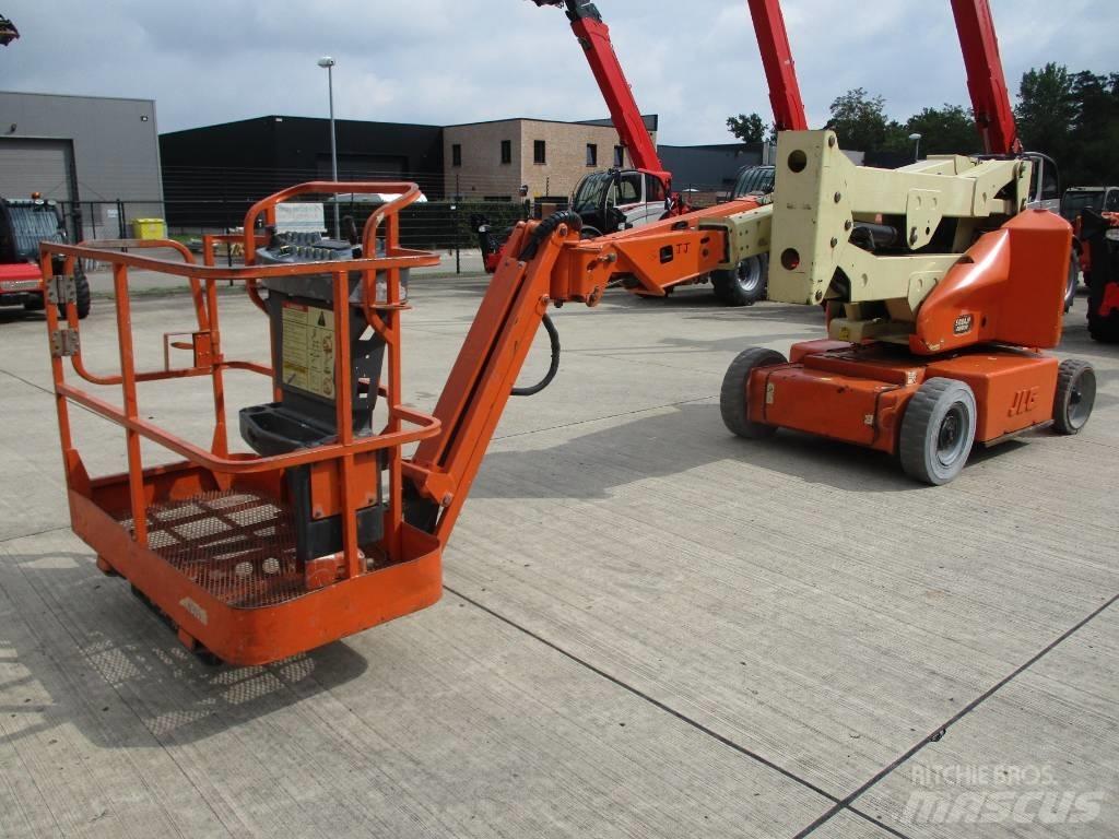 JLG E400 AJPN (048) Compact self-propelled boom lifts