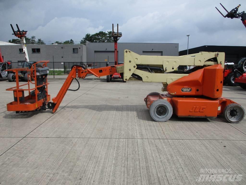 JLG E400 AJPN (048) Compact self-propelled boom lifts