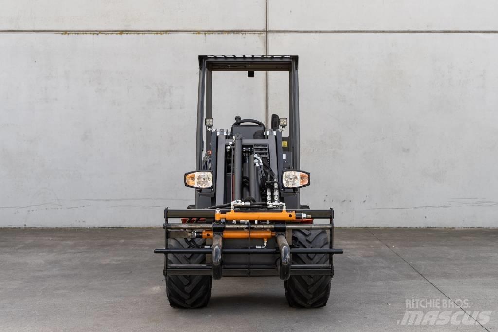 Cast 830D CARBON Mini Loader