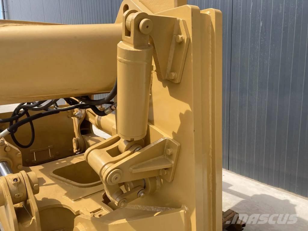 CAT D8 Rippers