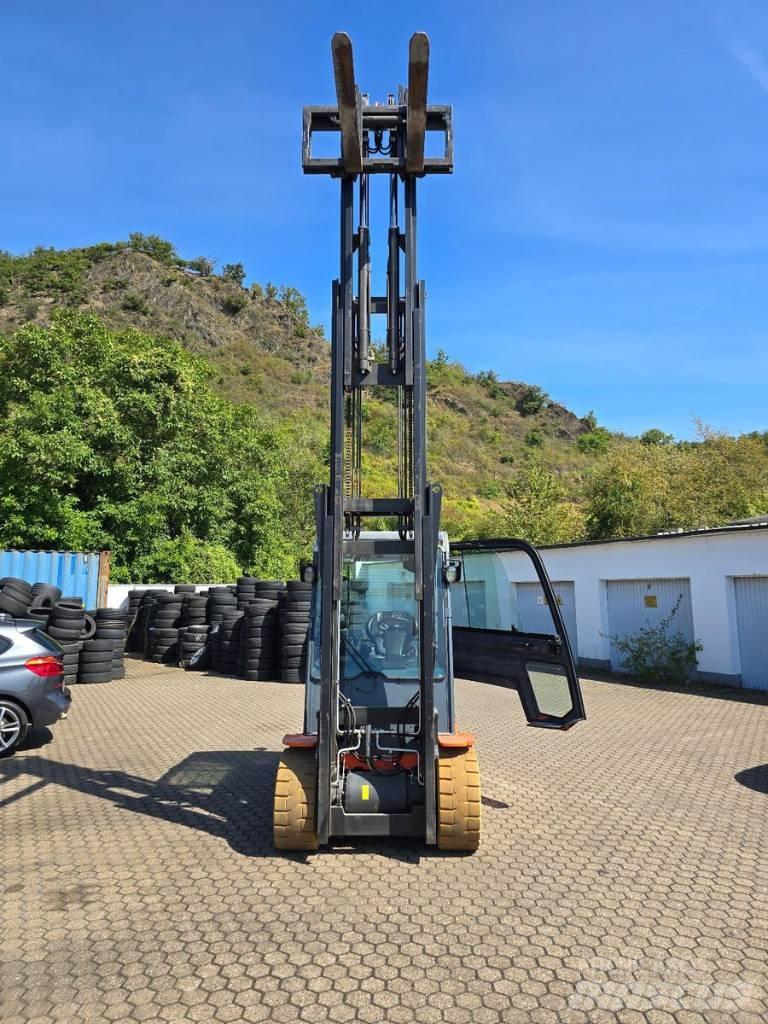 Toyota Traigo 80 Electric Forklifts