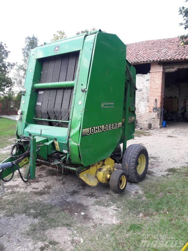 John Deere 590 Round Balers