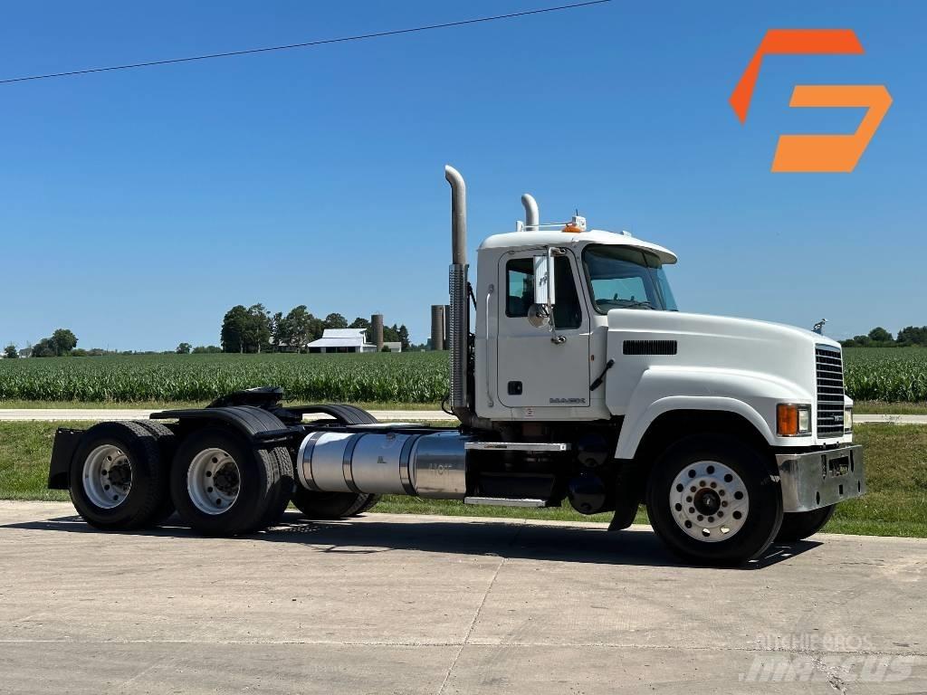 Mack CH 613 Conventional Trucks / Tractor Trucks