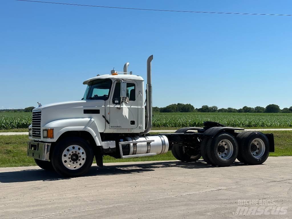 Mack CH 613 Conventional Trucks / Tractor Trucks