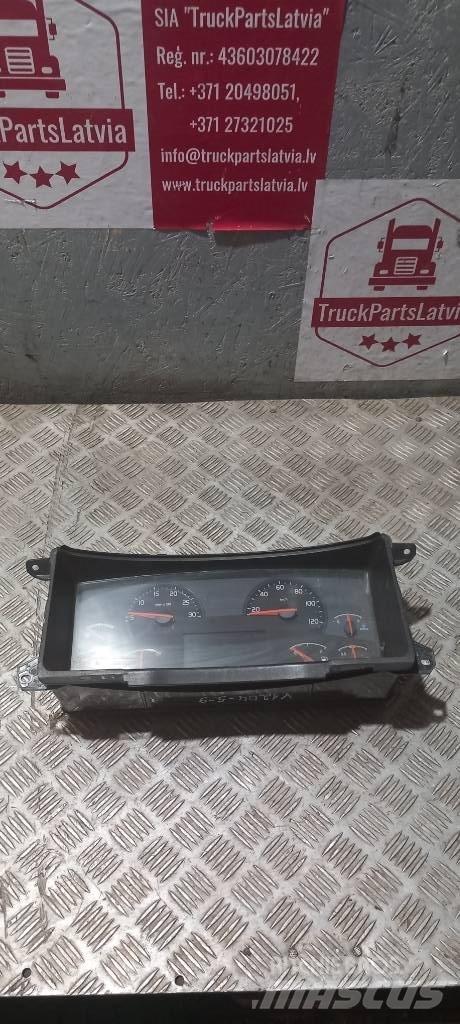 Volvo FH 12    21542184 Cabins and interior