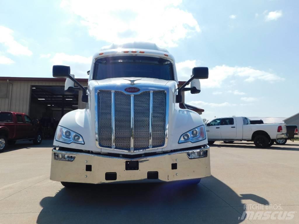 Peterbilt 579 Conventional Trucks / Tractor Trucks