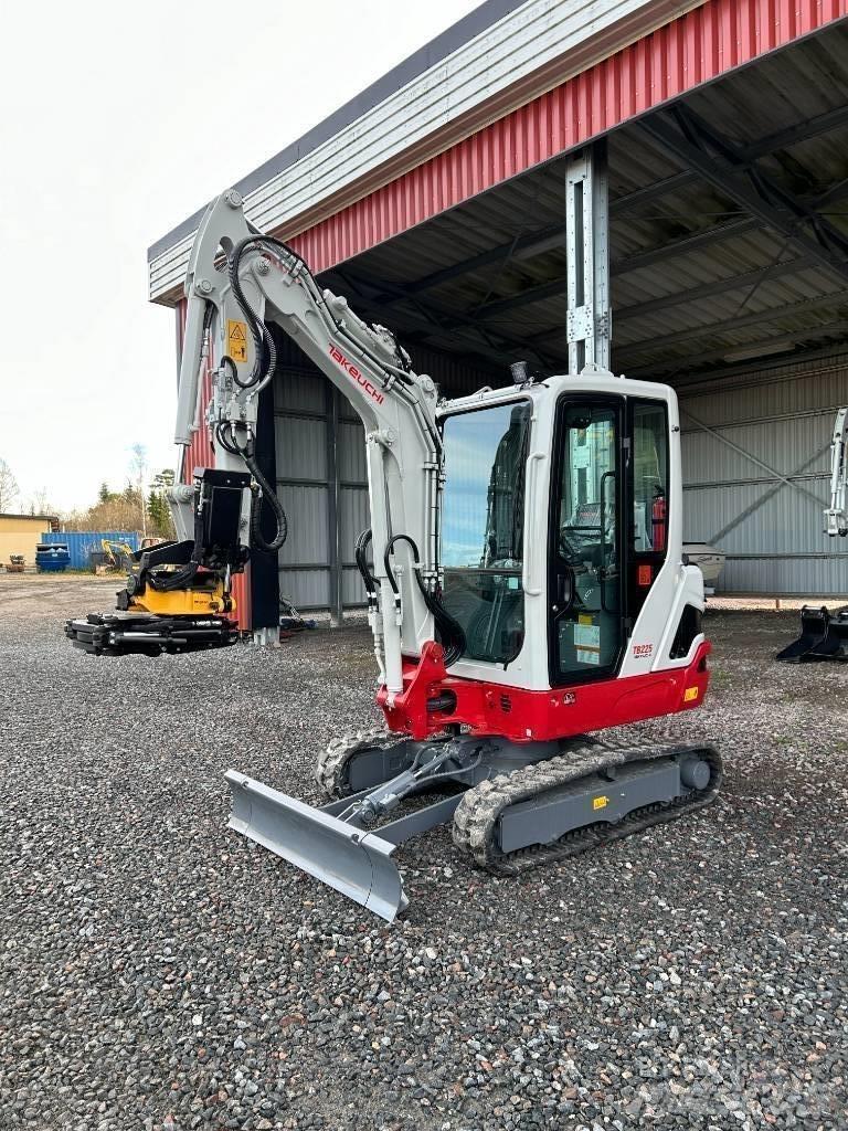 Takeuchi TB225 Mini Excavators <7t (Mini Diggers)