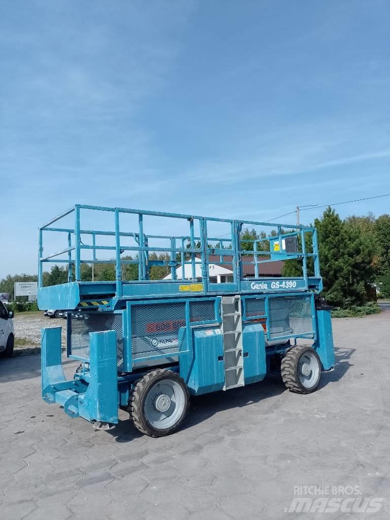 Genie 4390 Scissor Lifts