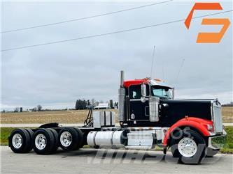 Kenworth W 900 Conventional Trucks / Tractor Trucks