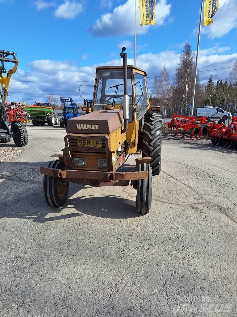 Valmet 702 Tractors
