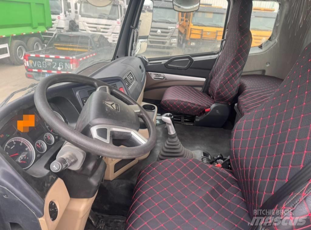 Howo NX Conventional Trucks / Tractor Trucks