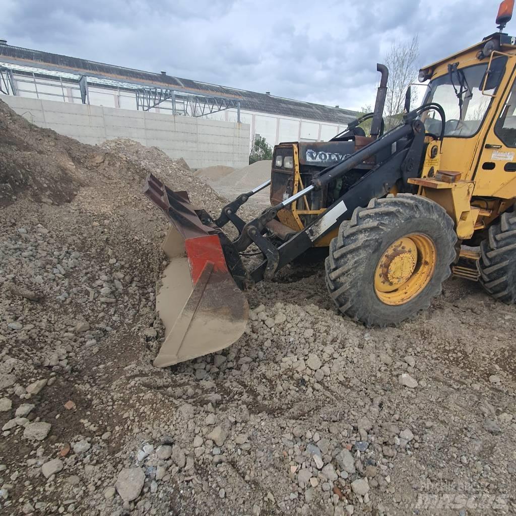Volvo BM 6900 Backhoe Loaders