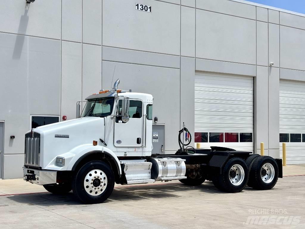 Kenworth T 800 Conventional Trucks / Tractor Trucks