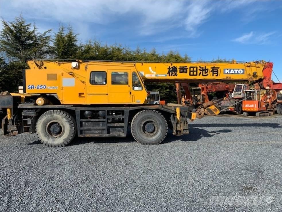 Kato KR 30 H Mobile and all terrain cranes