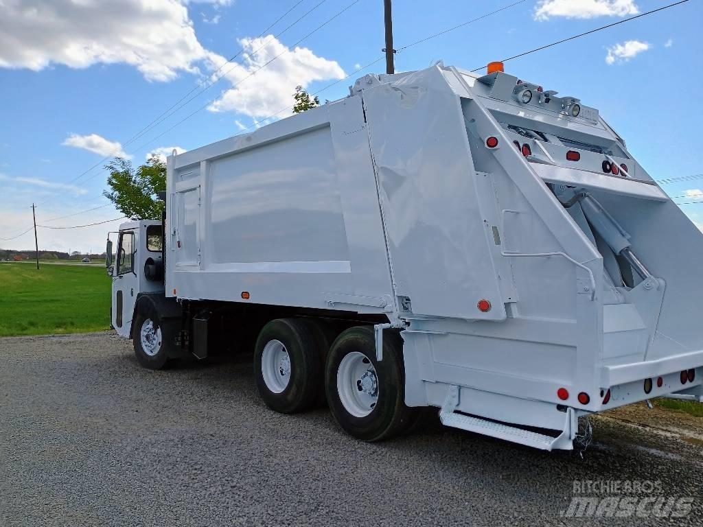  Crane Carrier LE Garbage Trucks / Recycling Trucks