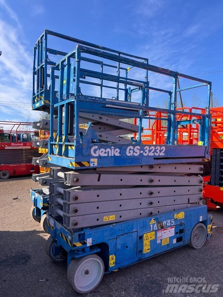 Genie GS 3232 Scissor Lifts