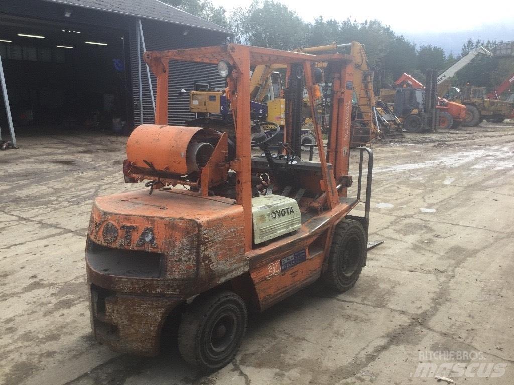 Toyota FG 30 LPG trucks