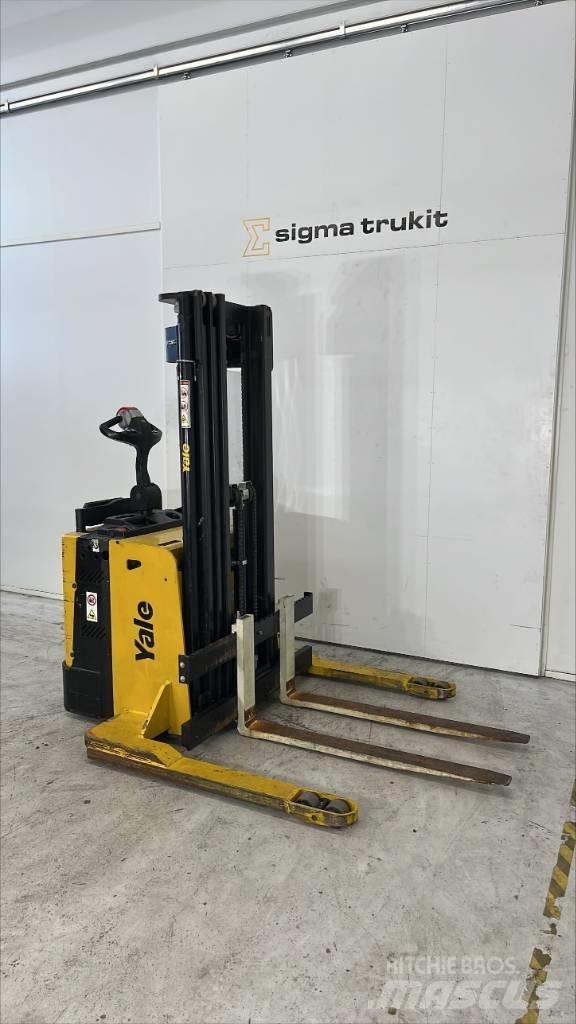 Yale MS 15 X-SL Self Propelled Stackers
