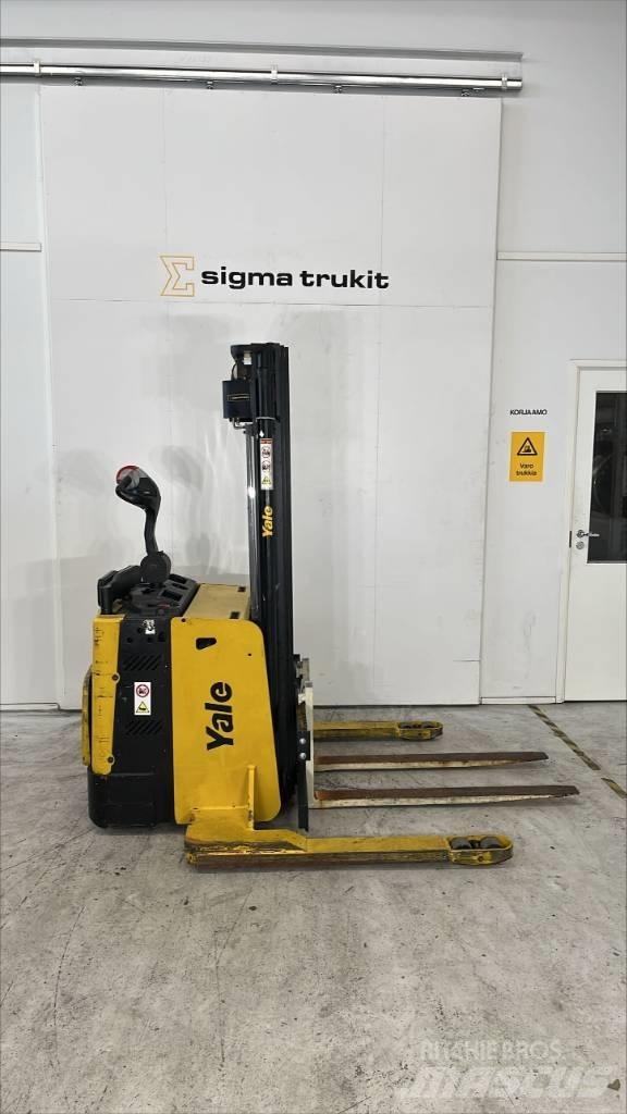 Yale MS 15 X-SL Self Propelled Stackers