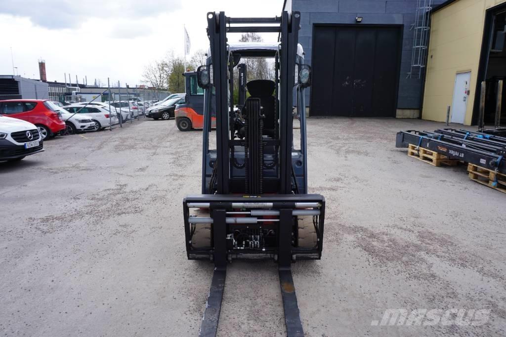 Toyota 8FBE20T Electric Forklifts