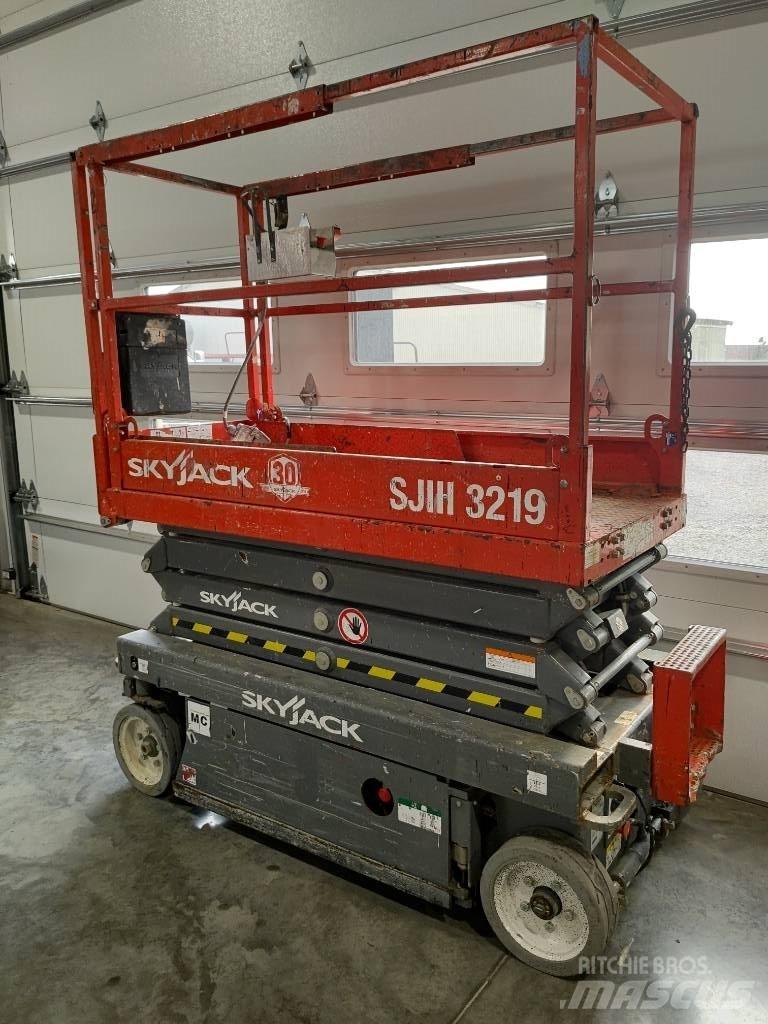 SkyJack SJ III 3219 Scissor Lifts