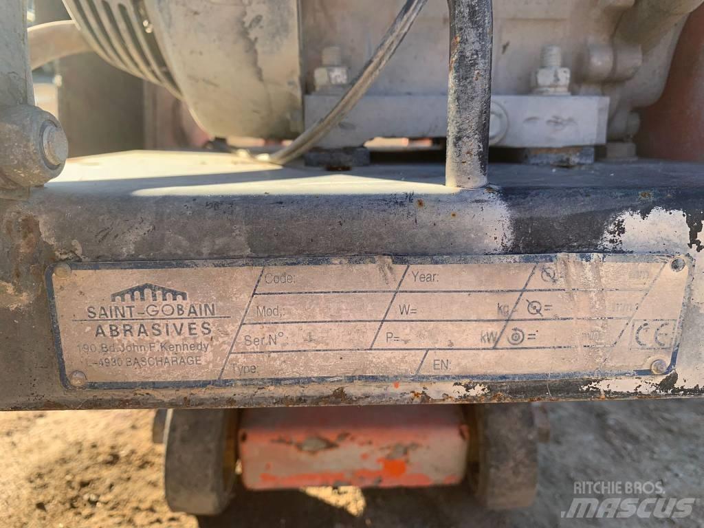 Norton Clipper CS451 Asphalt Splitting Equipment