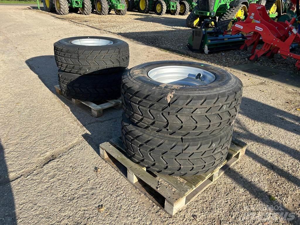  385X65X22.5 Tires, wheels and rims