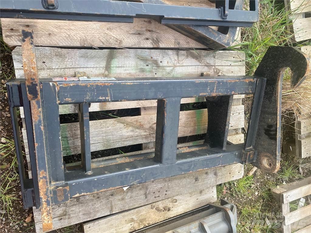  ADAPTOR PLATE Farm Equipment - Others