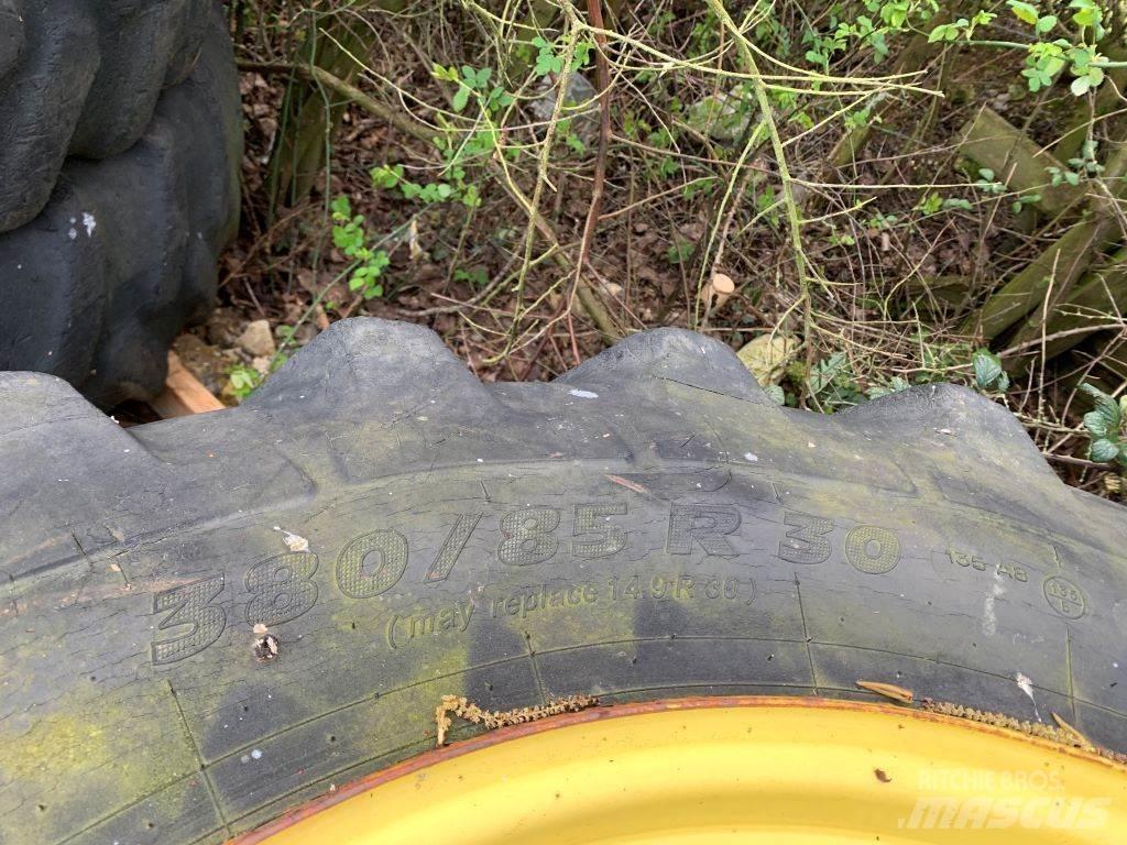  FRONT WHEELS Tires, wheels and rims