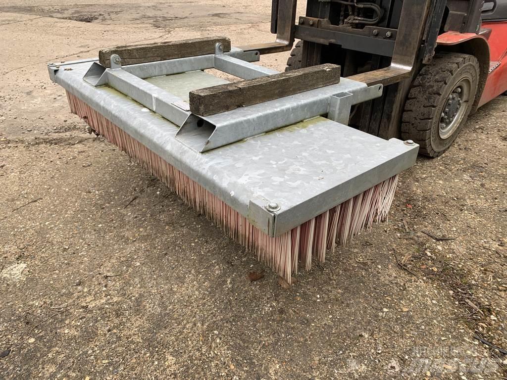 Jacobsen 6FT YARD Farm Equipment - Others