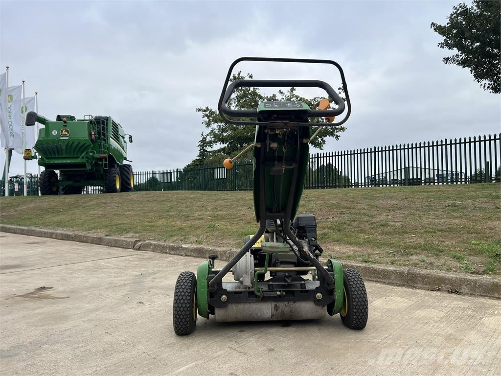 John Deere 220C Farm Equipment - Others