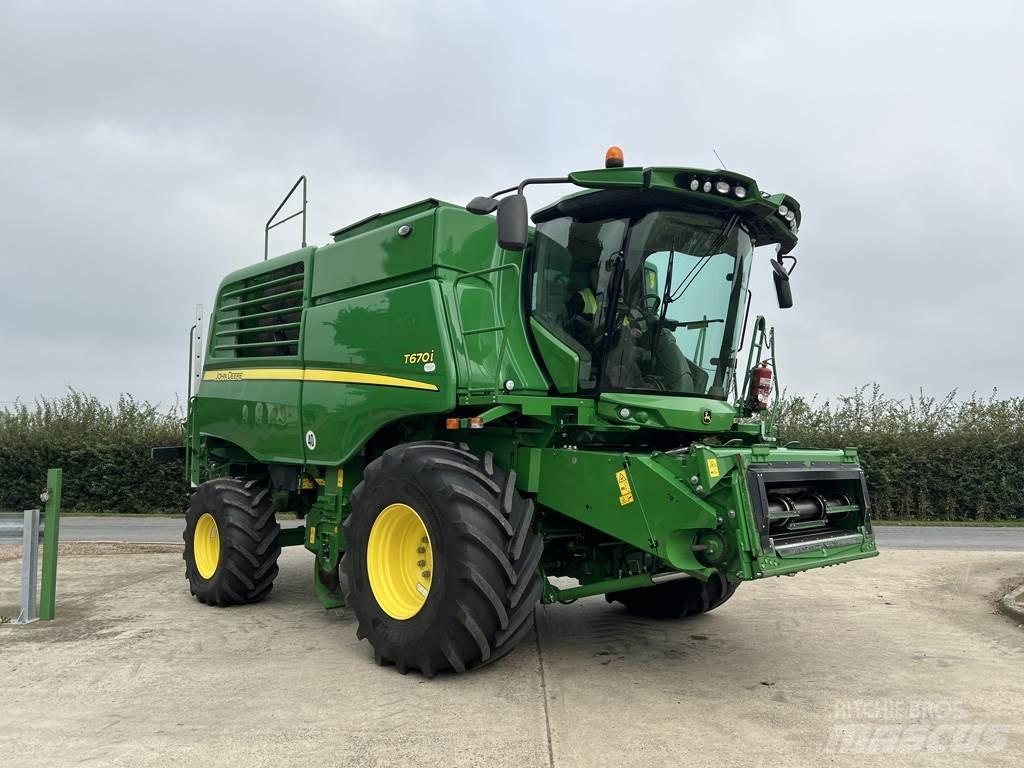 John Deere T670I Combine Harvesters